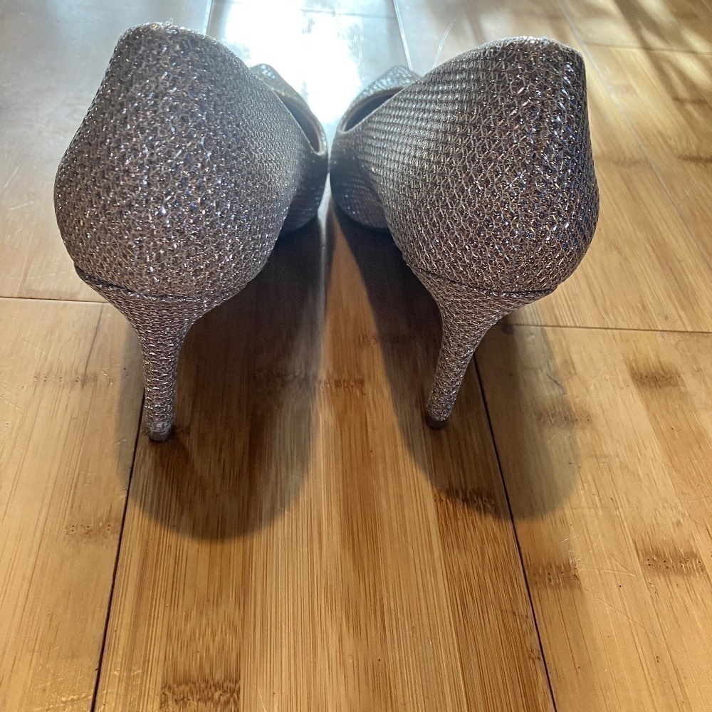Jewel Badgley Mischka Women's Rudy Shimmer Pumps Silver - Picture 4 of 6